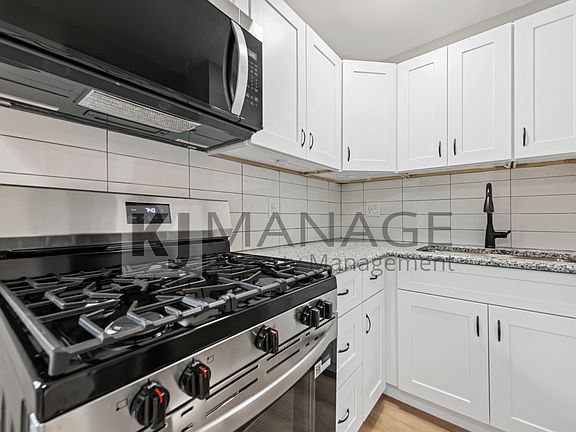 4th image of 2421 Ackley Ave