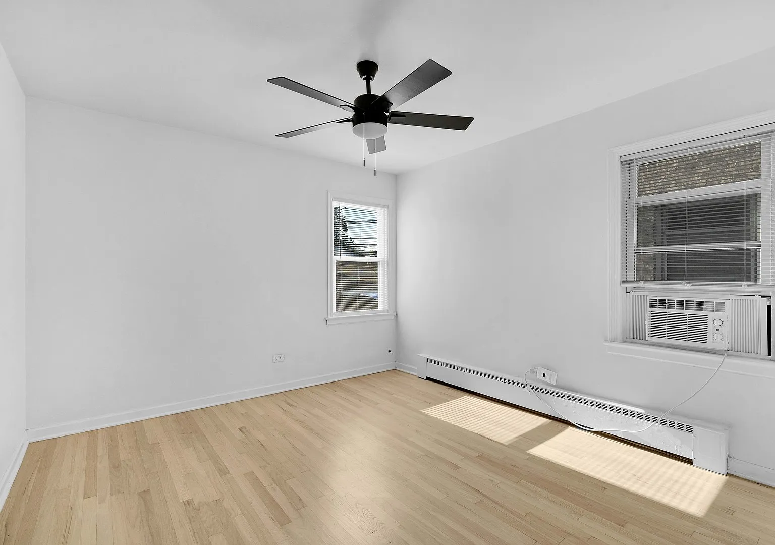 2 bed, 1183 sqft, $2,350 — Photo 4