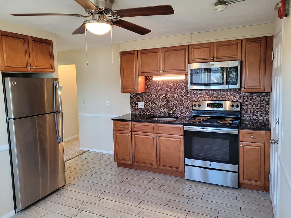 Eat-in Kitchen, new appliances, room for small table.