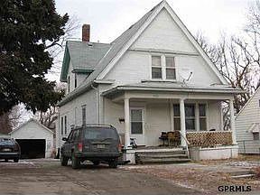 2nd image of 4012 Maple St