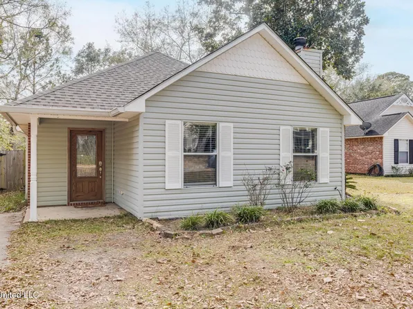 13501 Saint Martin Dr, Ocean Springs, MS 39564