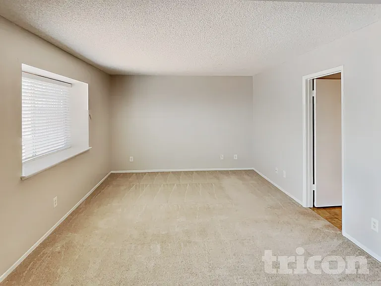 1648 Trish Ln — Photo 9