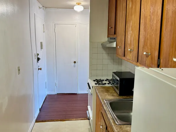 225 Saint Pauls Avenue image 5 of 22