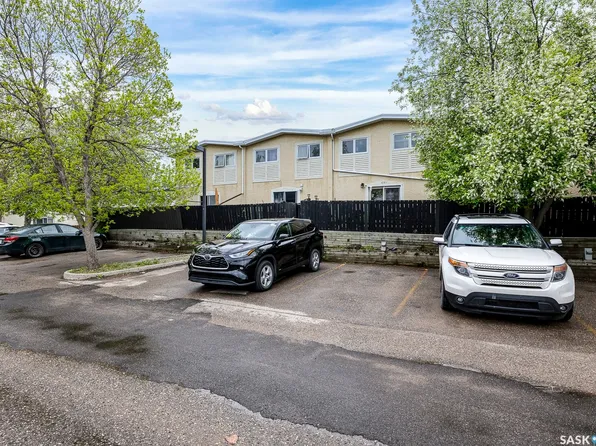 4220 CASTLE Road #G, Regina, SK S4S 4W1