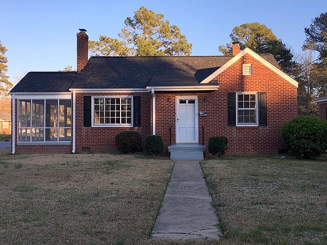 1st image of 300 S Oleander Ave