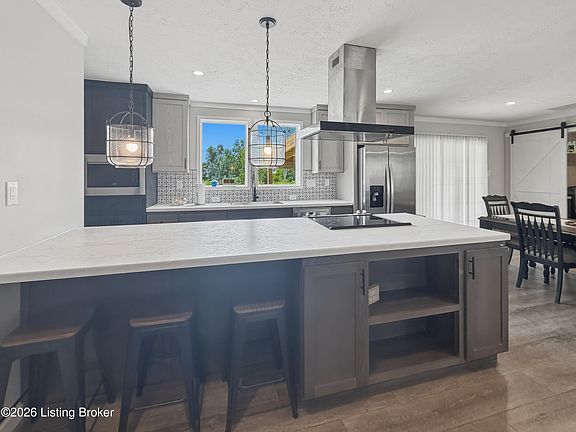 4th image of 110 Laverne Ln
