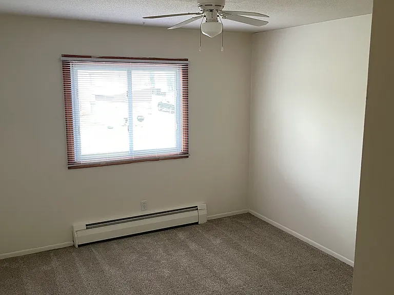 Hyde Park Apartments — Photo 7