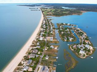 132 Cold Spring Point Rd, Southampton, NY 11968