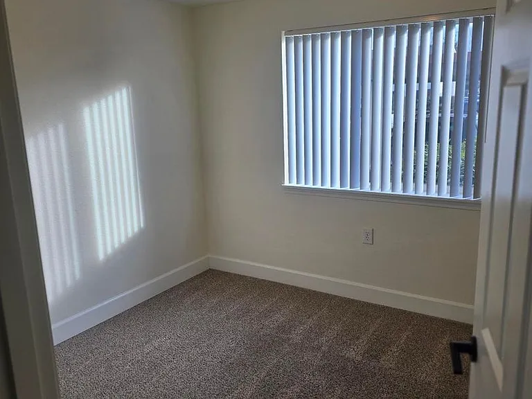 Winfou06-Columbia Village Apartments — Photo 31