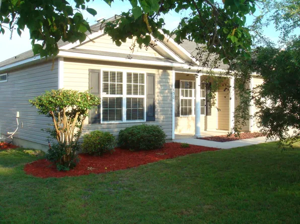496 Bryson Cir, Hahira, GA 31632