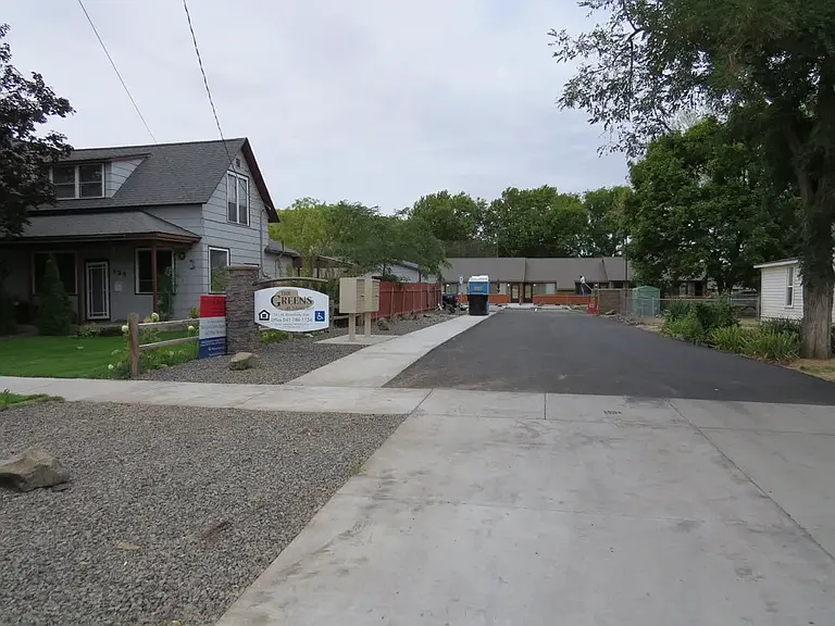 141 W Broadway Ave — Photo 2