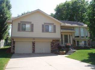 13563 West Cir, Omaha, NE 68137