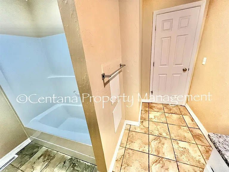 838 W Park St — Photo 14
