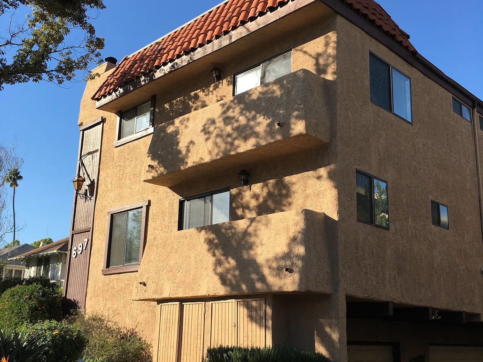 2 bed, 2.5 bath, 1303 sqft, $3,800 — Photo 2