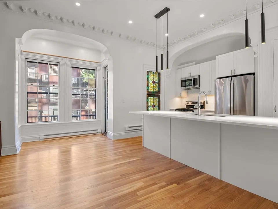 13 Concord Sq #2
