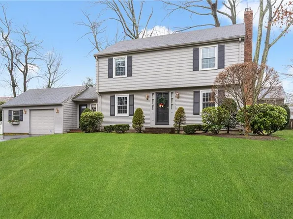 34 Tomahawk Trl, Cranston, RI 02921