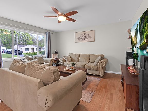 4th image of 52 Sparrow Rd