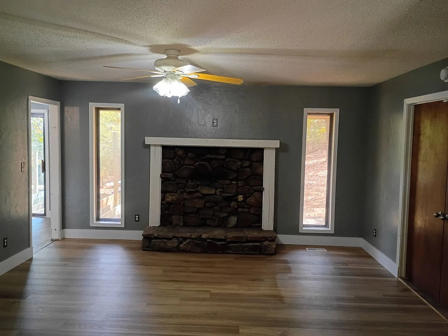 3+/1.5, 1863 sqft Home for Lease at 270 Sharon St, Batesville ($1535) — Photo 2