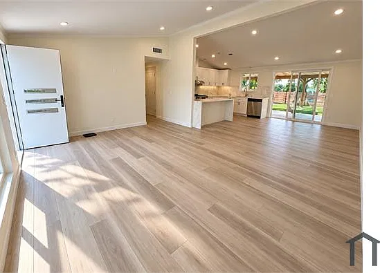 3 bed, 1100 sqft, $4,400 — Photo 2