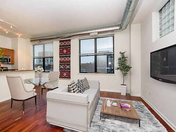 3rd image of 950 W Leland Ave APT 506