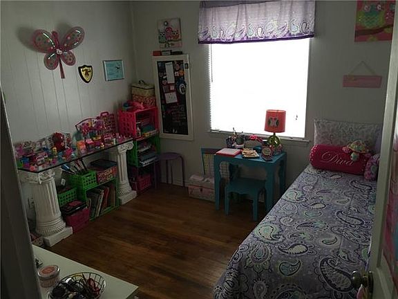 4th image of 367 Parkwood Pl