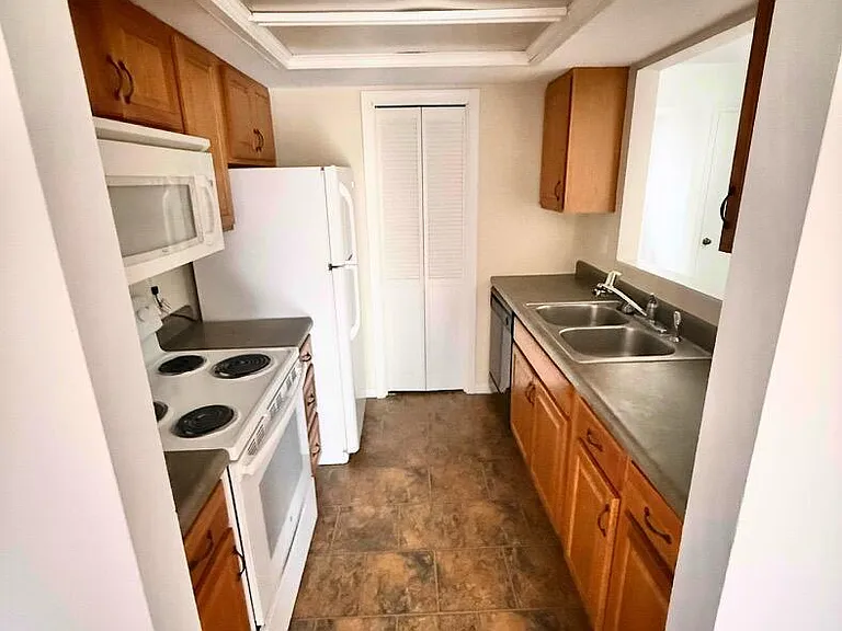 437 Foxfire Dr — Photo 4