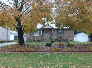 1952 W 6th St, Waterloo, IA 50702