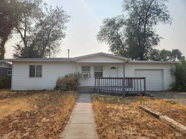 313 Baker Dr, Mtn Home, ID 83647