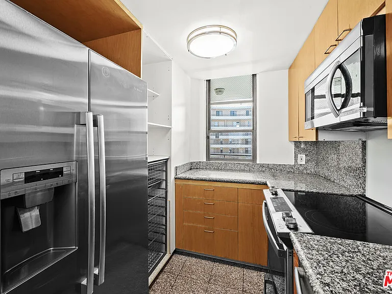4316 Marina City Dr #1033 — Photo 27