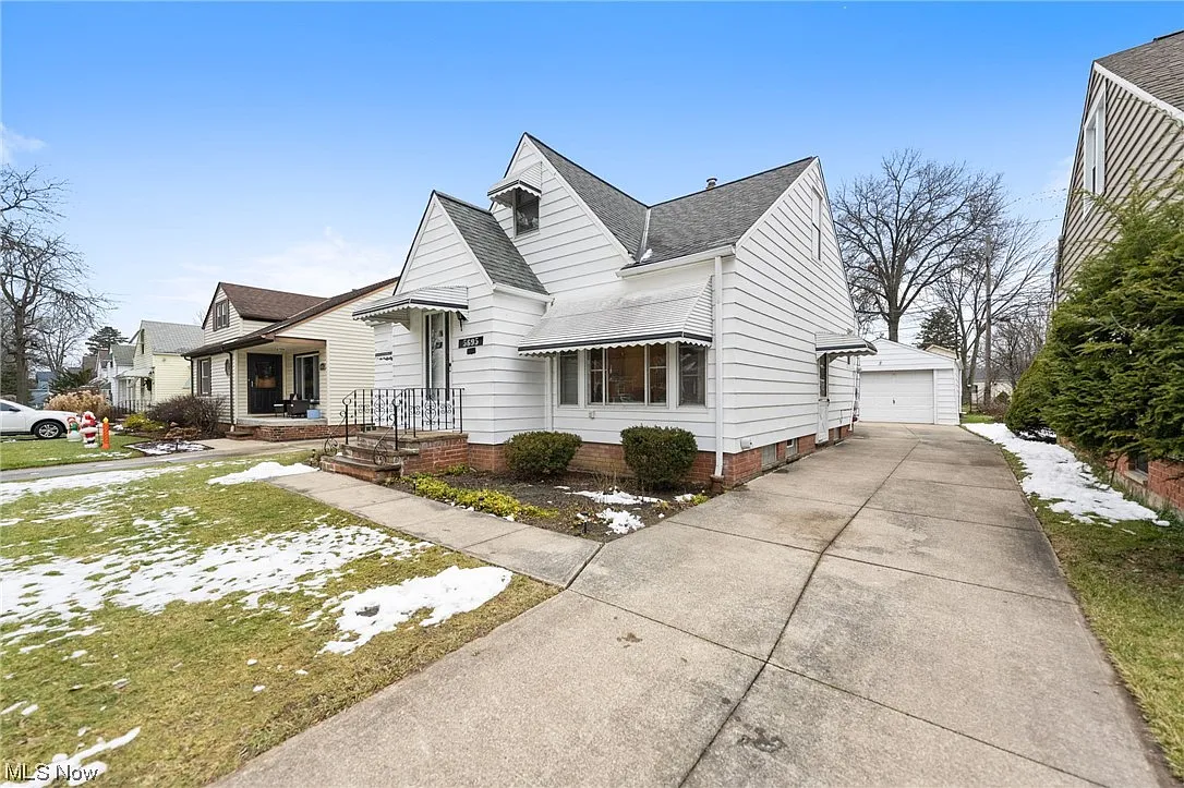 5695 Cherokee Dr photo 1