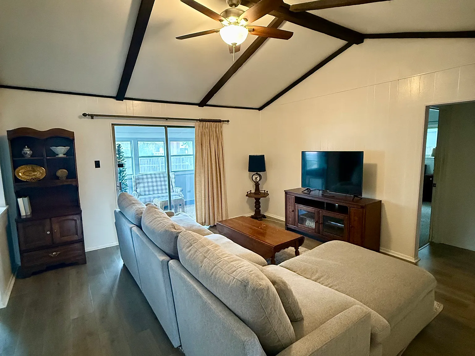 3 bed, 1.5 bath, 1147 sqft, $1,650 — Photo 4