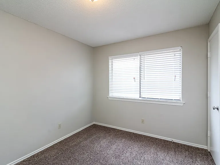 635 Snapdragon Trl — Photo 9