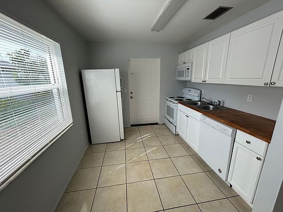 4th image of 5402 18th St W