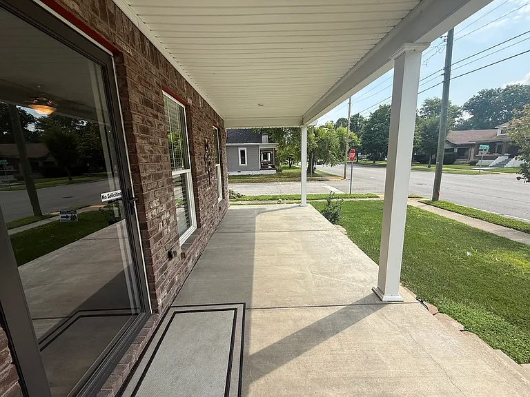 2225 E Spring St — Photo 6