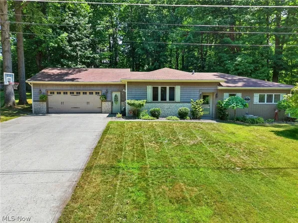 7430 Whitewood Dr, Ashtabula, OH 44004