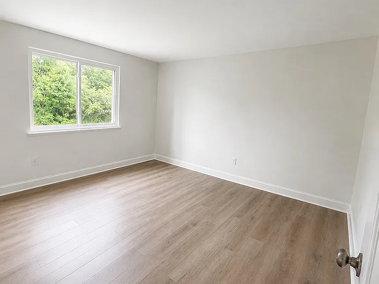 18 Strasbourg Dr #1 — Photo 4