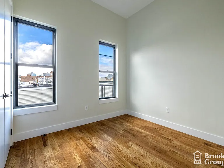 42 Driggs Ave #1L — Photo 5