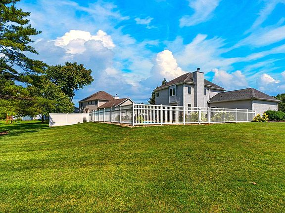 5th image of 253 Clark Dr