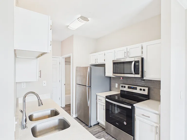 Elevate on Main — Photo 21