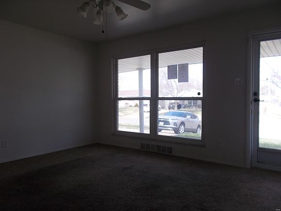 3rd image of 1430 Moellering Dr