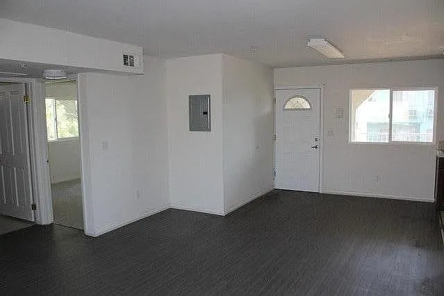 Building Photo - 14806 Delano St