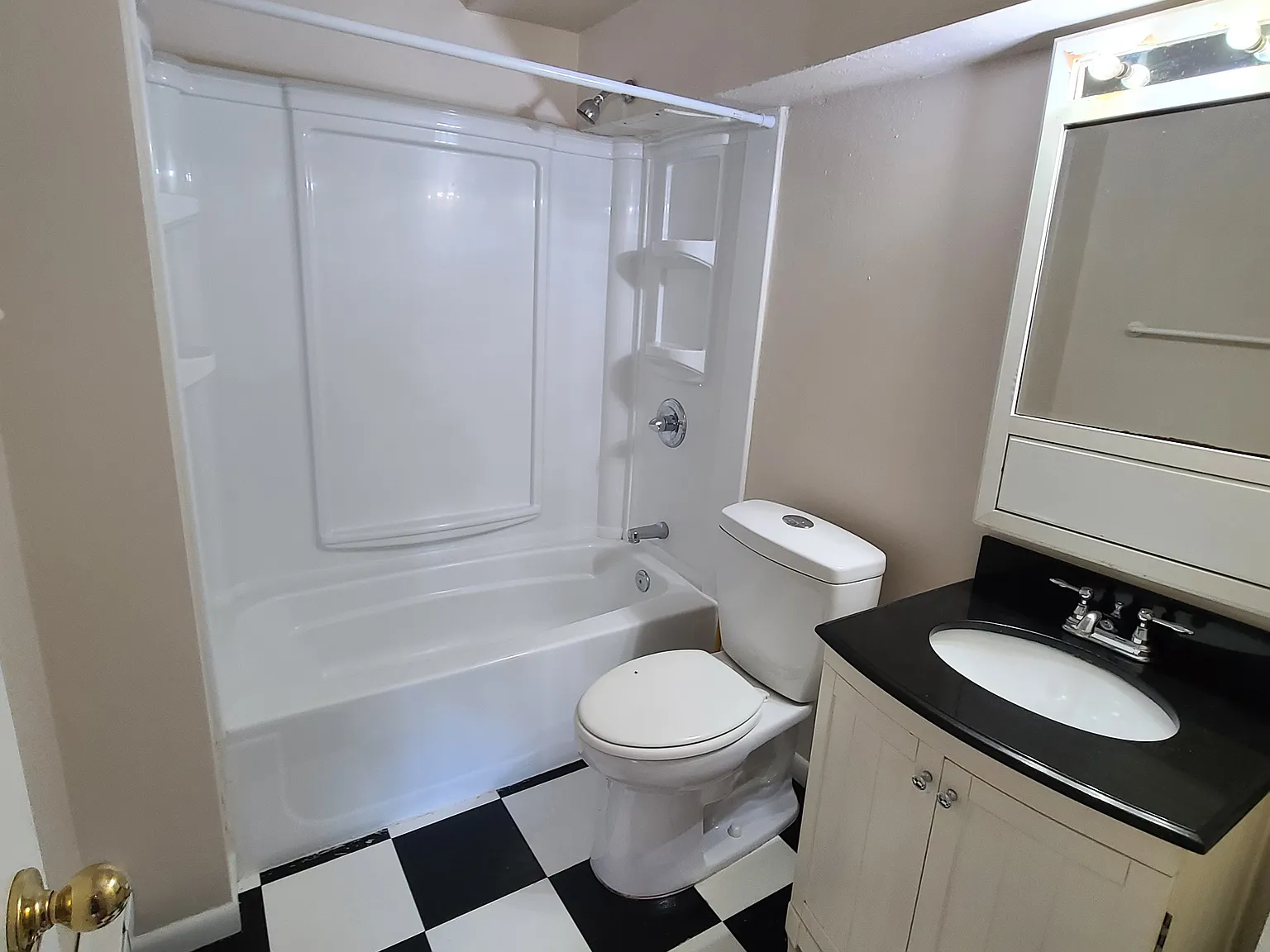 2 bed, $900 — Photo 4