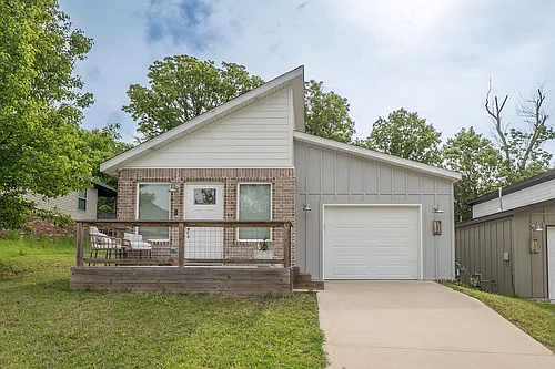 134 S Woodsprings Dr Photo 1
