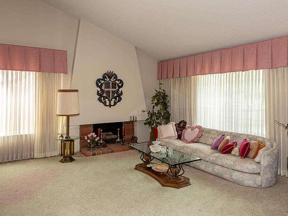 4th image of 9164 Neath St