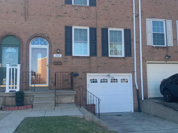 228 Parkdale Rd, Philadelphia, PA 19154