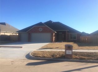 920 SW 11th St, Moore, OK 73069