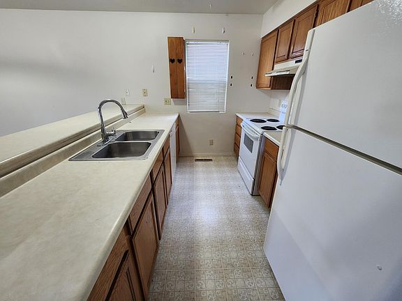 5th image of 682 Quincy St APT A