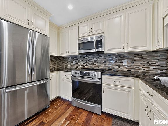 2nd image of 5 Loudon Dr Unit 2