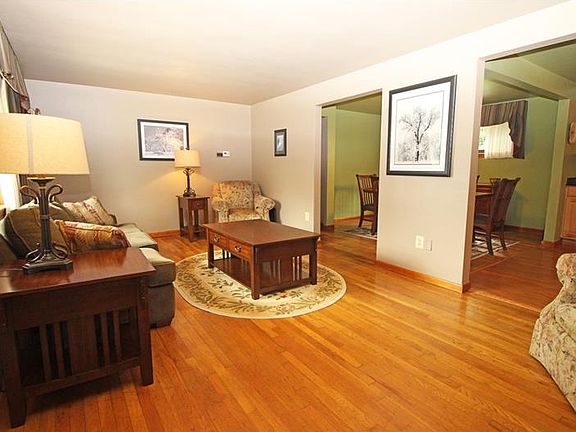 4th image of 115 Mahoning Dr