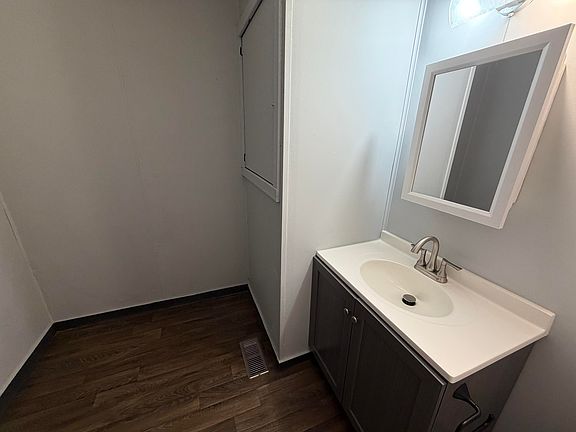 5th image of 1102 Harmon St